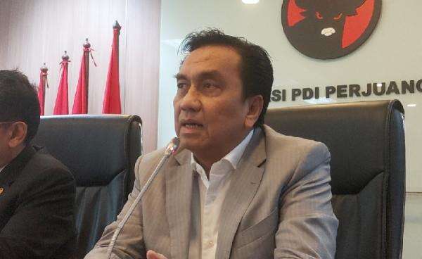Profil Effendi Simbolon, Politikus yang Dipecat PDIP gegara Dukung Ridwan Kamil Profil Effendi Simbolon, Politikus yang Dipecat PDIP gegara Dukung Ridwan Kamil