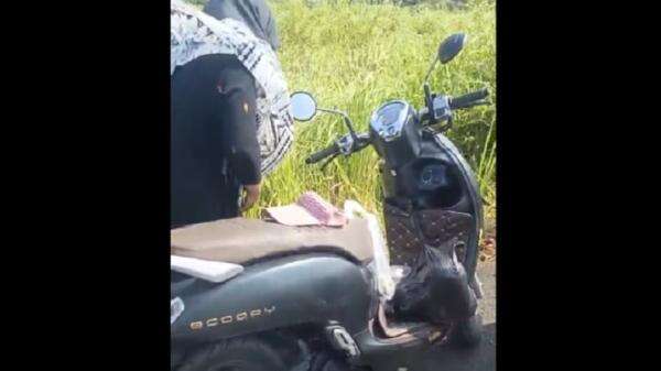 Kronologi Emak-Emak Berani Lawan Begal, Motor Dipepet dan Sempat Terjatuh Kronologi Emak-Emak Berani Lawan Begal, Motor Dipepet dan Sempat Terjatuh