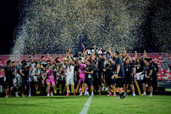 Akhirnya, Penantian 22 Tahun Persebaya Surabaya Terwujud di Piala Presiden 2026 Akhirnya, Penantian 22 Tahun Persebaya Surabaya Terwujud di Piala Presiden 2026
