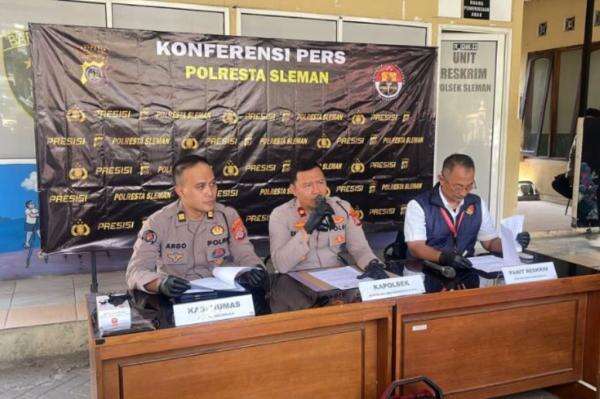 Top Up Dana Rp500.000 Pakai 5 Lembar Uang Palsu, Pria di Sleman Terancam 15 Tahun Penjara Top Up Dana Rp500.000 Pakai 5 Lembar Uang Palsu, Pria di Sleman Terancam 15 Tahun Penjara