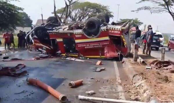 Tewaskan 3 Petugas, Kelayakan Mobil Damkar Pangkep Disorot Buntut Kecelakaan Maut Tewaskan 3 Petugas, Kelayakan Mobil Damkar Pangkep Disorot Buntut Kecelakaan Maut