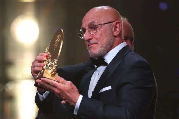 Pelatih Timnas Spanyol Luis de la Fuente Raih Penghargaan Ballon d'Or 2026 Pelatih Timnas Spanyol Luis de la Fuente Raih Penghargaan Ballon d'Or 2026