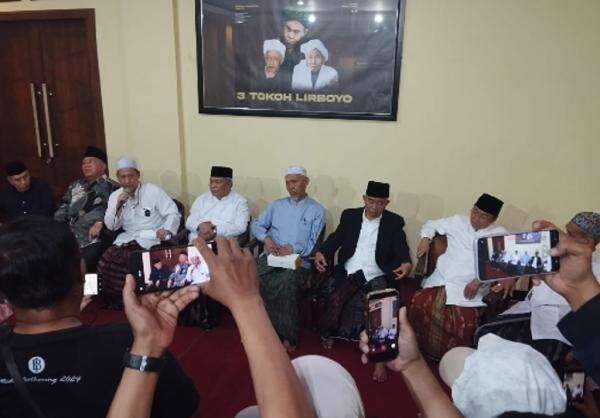 Puluhan Kiai Sepuh Kumpul di Lirboyo Doakan Keadilan untuk Gus Yaqut di Kasus Kuota Haji Puluhan Kiai Sepuh Kumpul di Lirboyo Doakan Keadilan untuk Gus Yaqut di Kasus Kuota Haji