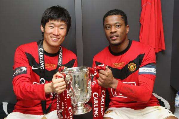 2 Legenda MU Patrice Evra dan Park Ji-sung Datang ke Jakarta, Siapkan Kejutan untuk Fans 2 Legenda MU Patrice Evra dan Park Ji-sung Datang ke Jakarta, Siapkan Kejutan untuk Fans
