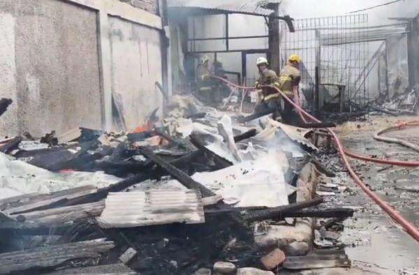Terungkap! Motif Pria Bakar Rumah di Bandung Ternyata Kesal Dimarahi Orang Tua Terungkap! Motif Pria Bakar Rumah di Bandung Ternyata Kesal Dimarahi Orang Tua
