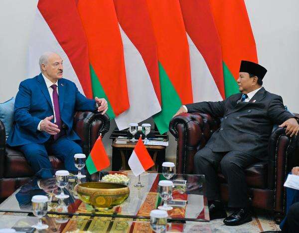 Prabowo dan Presiden Belarus Sepakati Kerja Sama Pangan hingga Otomotif Prabowo dan Presiden Belarus Sepakati Kerja Sama Pangan hingga Otomotif