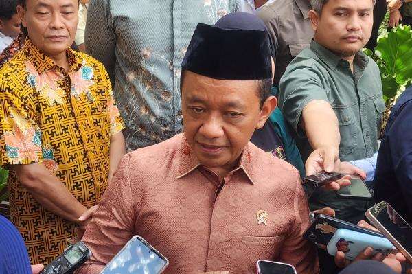 Bahlil Pastikan Perusahaan Raksasa Rusia bakal Bangun Pabrik Alumina di Kalimantan Bahlil Pastikan Perusahaan Raksasa Rusia bakal Bangun Pabrik Alumina di Kalimantan