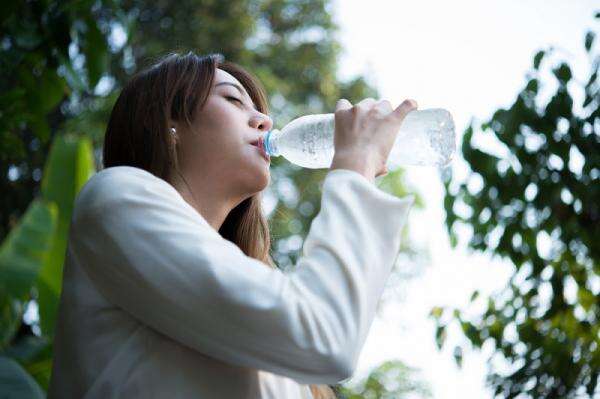 Minum Air Dingin Itu Berbahaya untuk Tubuh, Mitos atau Fakta? Minum Air Dingin Itu Berbahaya untuk Tubuh, Mitos atau Fakta?