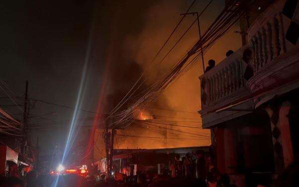 Kebakaran Hebat di Permukiman Padat Senen Jakpus, 30 Unit Pemadam Dikerahkan Kebakaran Hebat di Permukiman Padat Senen Jakpus, 30 Unit Pemadam Dikerahkan