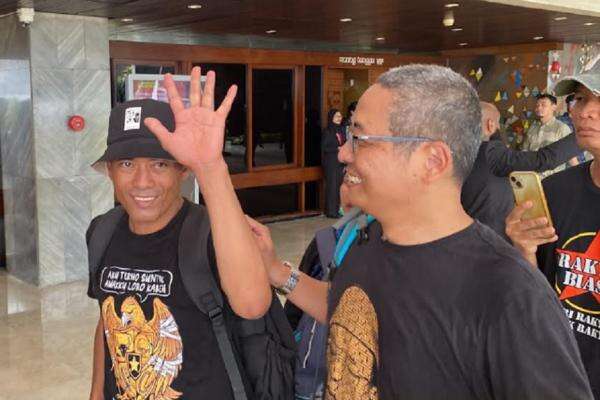 Botok Pati Cs Diterima Pimpinan DPR Ruang Rapat Paripurna Botok Pati Cs Diterima Pimpinan DPR Ruang Rapat Paripurna