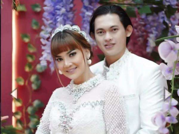 Irma Darmawangsa dan Irfan Sebaztian Resmi Menikah usai Dituding 7 Tahun Pacaran Settingan! Irma Darmawangsa dan Irfan Sebaztian Resmi Menikah usai Dituding 7 Tahun Pacaran Settingan!