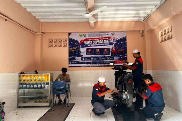 PLN Ubah Bengkel SMK Dinamika Jakarta Jadi Tempat Pengembangan Kendaraan Listrik PLN Ubah Bengkel SMK Dinamika Jakarta Jadi Tempat Pengembangan Kendaraan Listrik