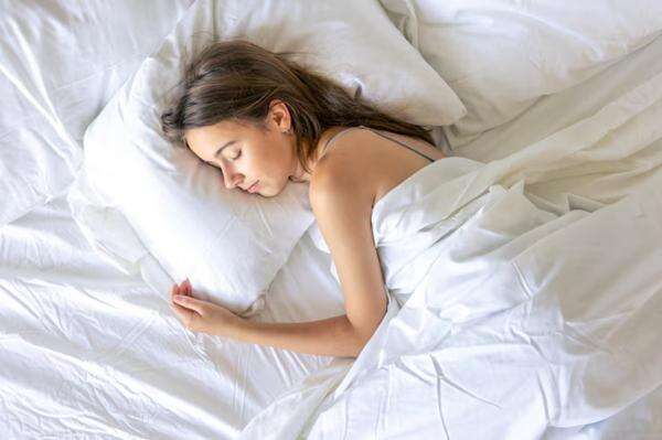 Mengenal Hypnic Jerk, Penyebab Tubuh Tiba-Tiba Tersentak atau Kaget saat Tidur Mengenal Hypnic Jerk, Penyebab Tubuh Tiba-Tiba Tersentak atau Kaget saat Tidur