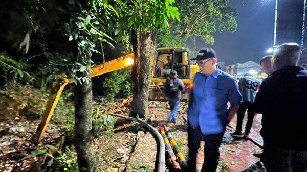 Pemkab Bogor Turunkan Alat Berat Tangani Sampah di Kali Baru, Ajak Warga Jaga Kebersihan Sungai Pemkab Bogor Turunkan Alat Berat Tangani Sampah di Kali Baru, Ajak Warga Jaga Kebersihan Sungai