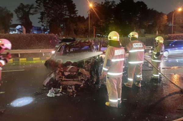 Jeep Tabrak Truk Trailer di Jagorawi, Dua Orang Tewas Jeep Tabrak Truk Trailer di Jagorawi, Dua Orang Tewas