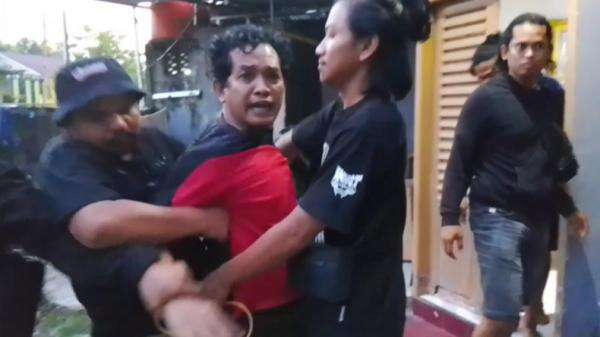 Sempat Melawan dan Dihalangi Keluarga, Pencuri Aksesori Tower Ditangkap di Makassar Sempat Melawan dan Dihalangi Keluarga, Pencuri Aksesori Tower Ditangkap di Makassar