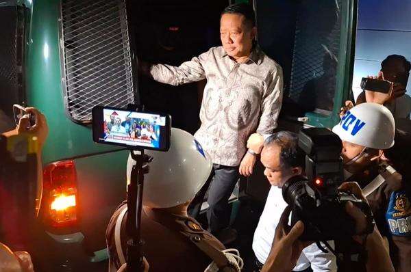 KPK: Febrie Adriansyah Kenakan Rompi Tahanan saat Registrasi KPK: Febrie Adriansyah Kenakan Rompi Tahanan saat Registrasi