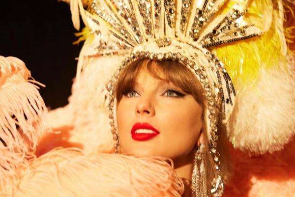 Taylor Swift dan Travis Kelce Resmi Menikah, Kejutan Adam Sandler Jadi Penghulu Taylor Swift dan Travis Kelce Resmi Menikah, Kejutan Adam Sandler Jadi Penghulu