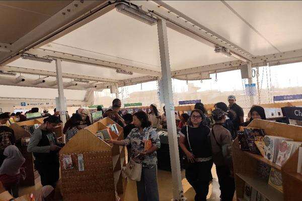 Kapal Doulos Hope Kembali ke Jakarta setelah 38 Tahun, Hadirkan Pameran 2.000 Judul Buku Kapal Doulos Hope Kembali ke Jakarta setelah 38 Tahun, Hadirkan Pameran 2.000 Judul Buku