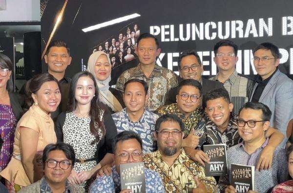 27 Penulis Luncurkan Buku Kepemimpinan AHY, Jadi Kejutan Ulang Tahun 27 Penulis Luncurkan Buku Kepemimpinan AHY, Jadi Kejutan Ulang Tahun