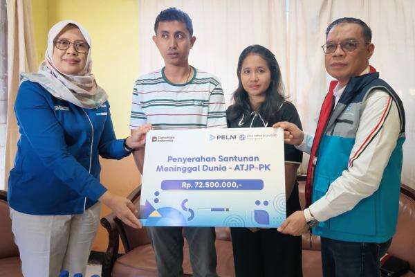 Pelni dan Jasaraharja Putera Serahkan Bantuan Korban Kecelakaan di Lorens Say Pelni dan Jasaraharja Putera Serahkan Bantuan Korban Kecelakaan di Lorens Say