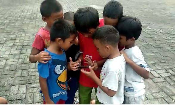 Kemendikdasmen Terbitkan Surat Edaran, Batasi Penggunaan Gadget untuk Anak-anak Kemendikdasmen Terbitkan Surat Edaran, Batasi Penggunaan Gadget untuk Anak-anak