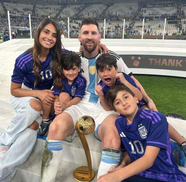 Kisah Perjalanan Cinta Lionel Messi dengan Antonella Roccuzzo, Cinta Pandangan Pertama Sejak Usia 9 Tahun Kisah Perjalanan Cinta Lionel Messi dengan Antonella Roccuzzo, Cinta Pandangan Pertama Sejak Usia 9 Tahun