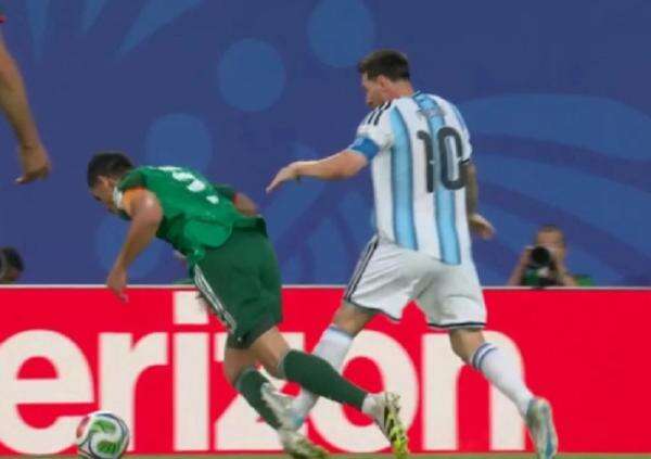 Hattrick Lionel Messi Disebut Tidak Sah dan Layak Diganjar Kartu Merah! Kenapa? Hattrick Lionel Messi Disebut Tidak Sah dan Layak Diganjar Kartu Merah! Kenapa?