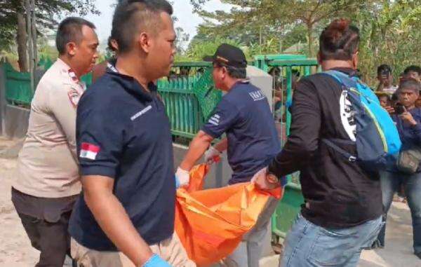 Polisi Kantongi Identitas Pembunuh Marbot Masjid Terekam CCTV di Purwakarta Polisi Kantongi Identitas Pembunuh Marbot Masjid Terekam CCTV di Purwakarta