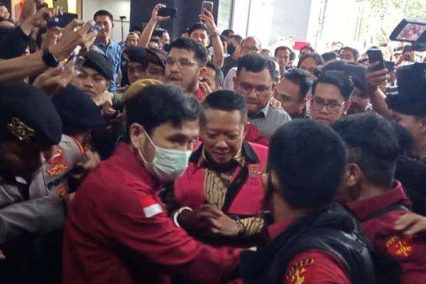 Jalani Sidang Perdana, Eks Jampidsus Febrie Adriansyah Tiba di Pengadilan Tipikor Jalani Sidang Perdana, Eks Jampidsus Febrie Adriansyah Tiba di Pengadilan Tipikor