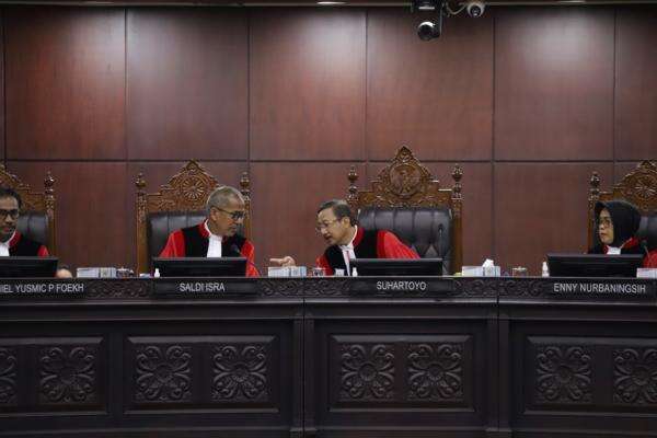 Gugatan Denny Indrayana Ingin Gibran Didiskualifikasi Kandas, MK: Tak Miliki Legal Standing! Gugatan Denny Indrayana Ingin Gibran Didiskualifikasi Kandas, MK: Tak Miliki Legal Standing!