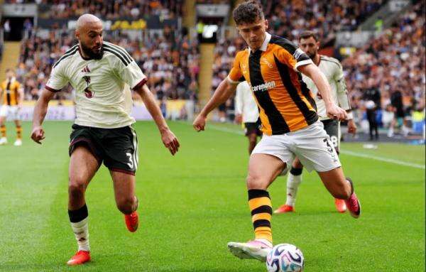 MU Dibungkam Tim Promosi Hull City, 2 Gol Bola Mati Jadi Petaka MU Dibungkam Tim Promosi Hull City, 2 Gol Bola Mati Jadi Petaka