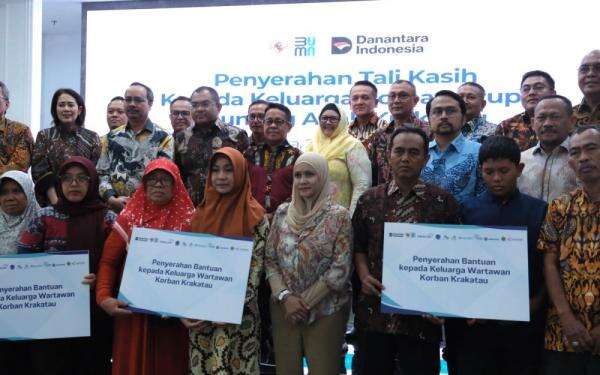 Peruri Salurkan Bantuan ke Keluarga Jurnalis dan ABK Arupadhatu yang Hilang di Selat Sunda Peruri Salurkan Bantuan ke Keluarga Jurnalis dan ABK Arupadhatu yang Hilang di Selat Sunda