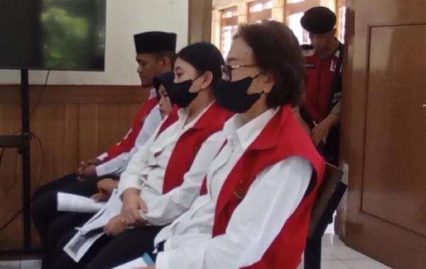 Tok! 19 Terdakwa Penjualan Bayi ke Singapura Dihukum 6 hingga 7 Tahun Penjara Tok! 19 Terdakwa Penjualan Bayi ke Singapura Dihukum 6 hingga 7 Tahun Penjara