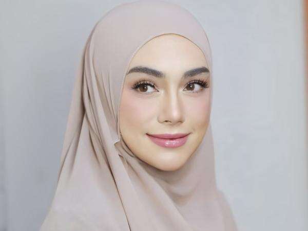 Terungkap Alasan Celine Evangelista Pindah ke Madinah, Ingin Memperdalam Islam Terungkap Alasan Celine Evangelista Pindah ke Madinah, Ingin Memperdalam Islam
