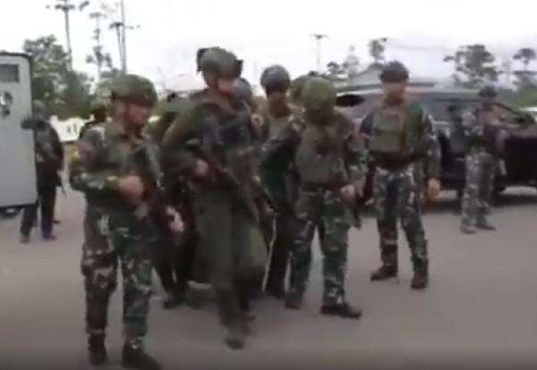 TNI Kontak Tembak dengan OPM saat Evakuasi Jasad 3 Warga Sipil di Yahukimo TNI Kontak Tembak dengan OPM saat Evakuasi Jasad 3 Warga Sipil di Yahukimo