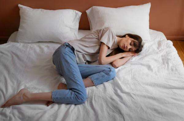 Tidur Tidak Pakai Bantal Lebih Sehat? Ini Faktanya Tidur Tidak Pakai Bantal Lebih Sehat? Ini Faktanya