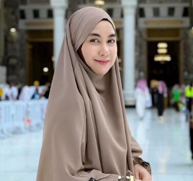 Profil dan Potret Anisa Rahma yang Bongkar Detik-detik Sarwendah Dikeluarkan dari Cherrybelle Profil dan Potret Anisa Rahma yang Bongkar Detik-detik Sarwendah Dikeluarkan dari Cherrybelle
