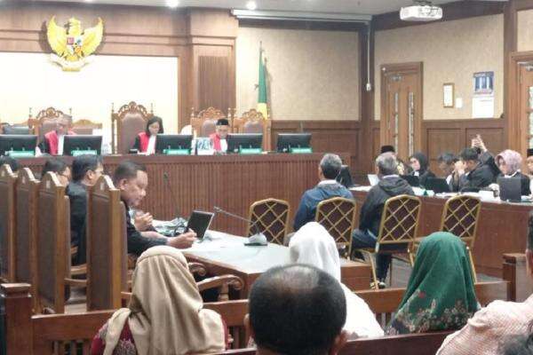 2 Saksi dari Kemenag Sebut Gus Yaqut Larang Gratifikasi dan Tak Pernah Terima Fee Haji 2 Saksi dari Kemenag Sebut Gus Yaqut Larang Gratifikasi dan Tak Pernah Terima Fee Haji
