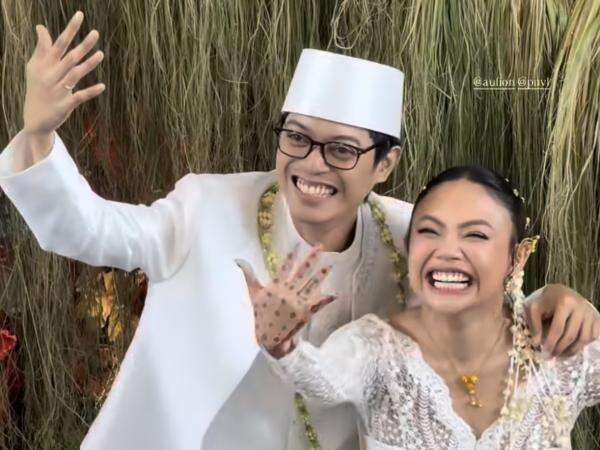 Sah! Aulion dan Pila Resmi Menikah Hari Ini Sah! Aulion dan Pila Resmi Menikah Hari Ini