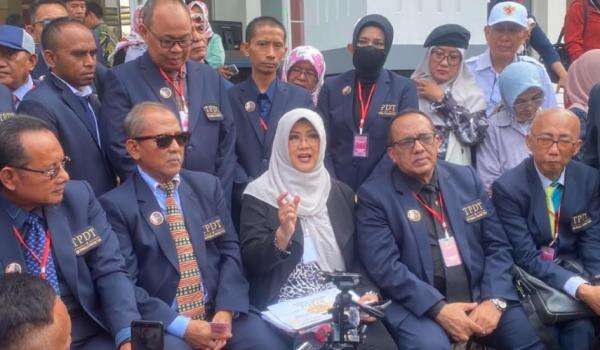 Hakim Kabulkan Eksepsi Dokter Tifa, Sidang Kasus Ijazah Jokowi Resmi Disetop Hakim Kabulkan Eksepsi Dokter Tifa, Sidang Kasus Ijazah Jokowi Resmi Disetop
