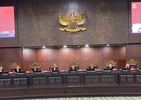 MK: Keluarga hingga Relawan Tak Bisa Adukan Penghinaan Presiden dan Wapres MK: Keluarga hingga Relawan Tak Bisa Adukan Penghinaan Presiden dan Wapres