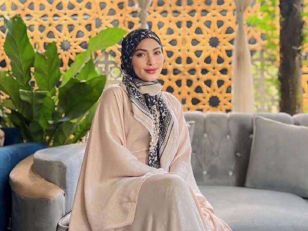 Profil Fadlun Faisal Balghoits, Istri Sah Habib Bahar bin Smith yang Labrak Helwa Bachmid Profil Fadlun Faisal Balghoits, Istri Sah Habib Bahar bin Smith yang Labrak Helwa Bachmid
