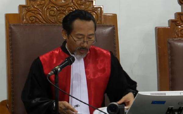 Breaking News: Hakim Tolak Praperadilan Jilid IV Roy Suryo Breaking News: Hakim Tolak Praperadilan Jilid IV Roy Suryo