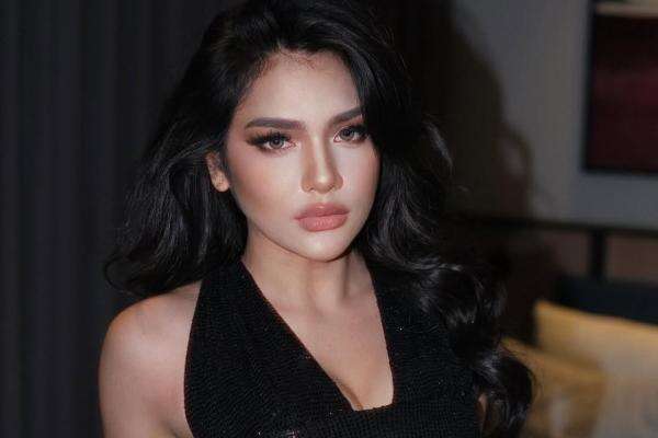 Davina Karamoy Kembalikan Uang Saku Rp20 Juta dari Hanania Travel ke Penyidik Davina Karamoy Kembalikan Uang Saku Rp20 Juta dari Hanania Travel ke Penyidik