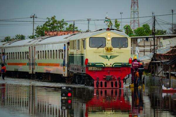 KAI Batalkan 34 Perjalanan Kereta Api Jarak Jauh Hari Ini Imbas Banjir KAI Batalkan 34 Perjalanan Kereta Api Jarak Jauh Hari Ini Imbas Banjir