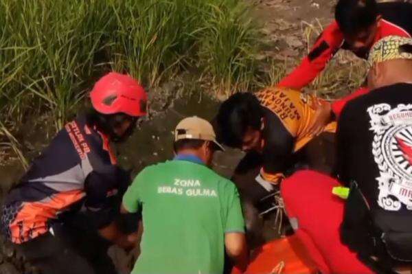 Tragis! Nenek 70 Tahun Ditemukan Terjebak Lumpur Sawah Semalaman di Mojokerto Tragis! Nenek 70 Tahun Ditemukan Terjebak Lumpur Sawah Semalaman di Mojokerto