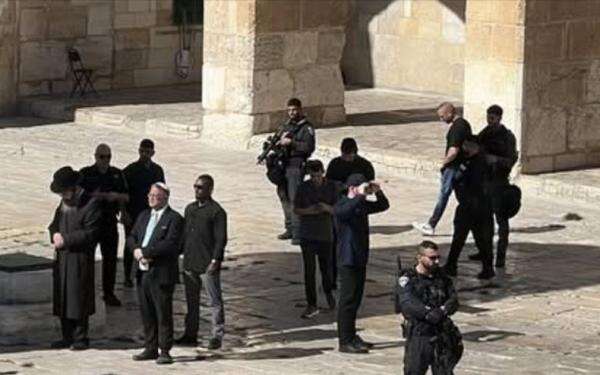 Rayakan Hari Yahudi, Ribuan Pemukim Ilegal Israel Geruduk Masjid Al Aqsa Rayakan Hari Yahudi, Ribuan Pemukim Ilegal Israel Geruduk Masjid Al Aqsa