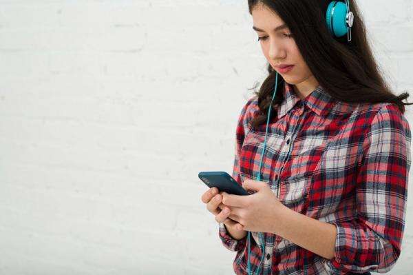 Awas! Sering Main Gadget Bisa Bikin Saraf Kejepit Awas! Sering Main Gadget Bisa Bikin Saraf Kejepit