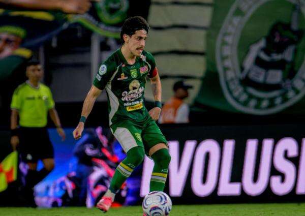 Francisco Rivera Tetap Diandalkan Persebaya Meski Belum Bugar Penuh Francisco Rivera Tetap Diandalkan Persebaya Meski Belum Bugar Penuh